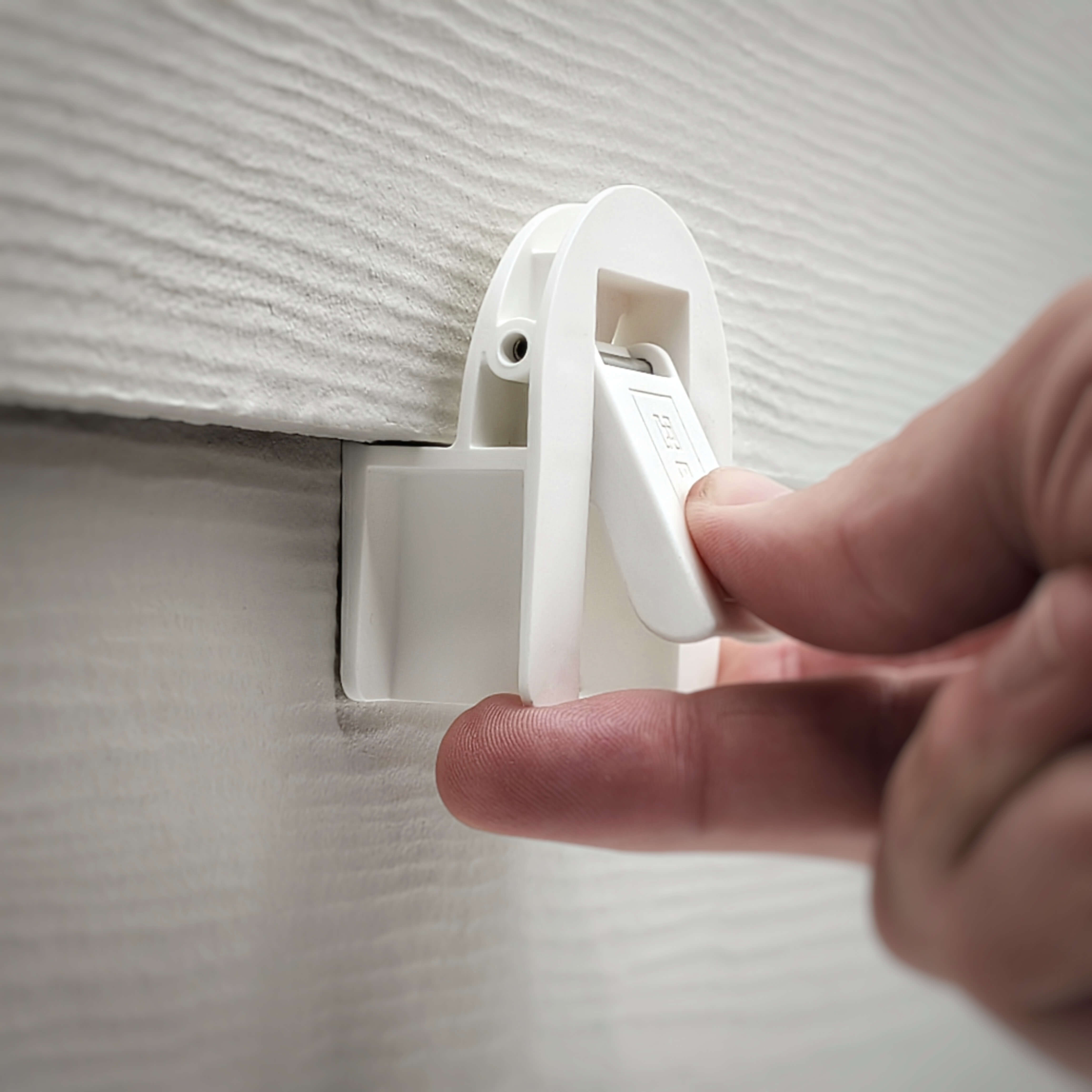 Locking the cam lever